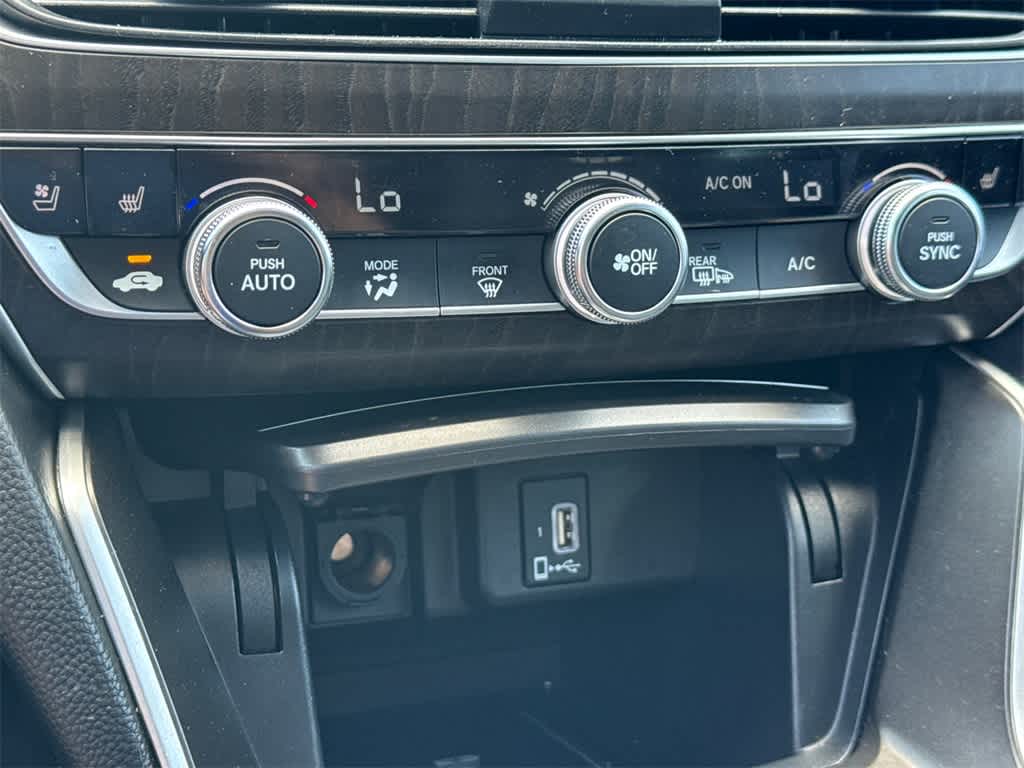 2019 Honda Accord Touring 2.0T Image 22 of 33