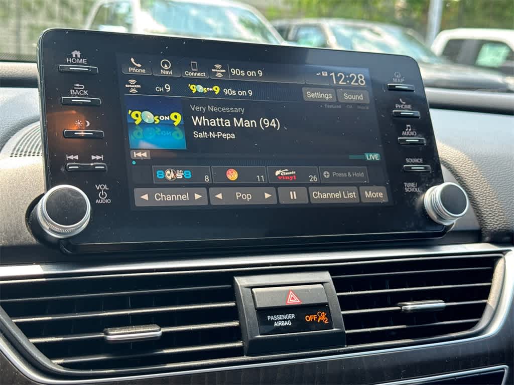 2019 Honda Accord Touring 2.0T Image 17 of 33