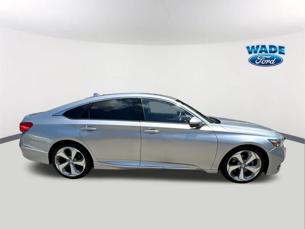 2019 Honda Accord Touring 2.0T Image 4 of 33