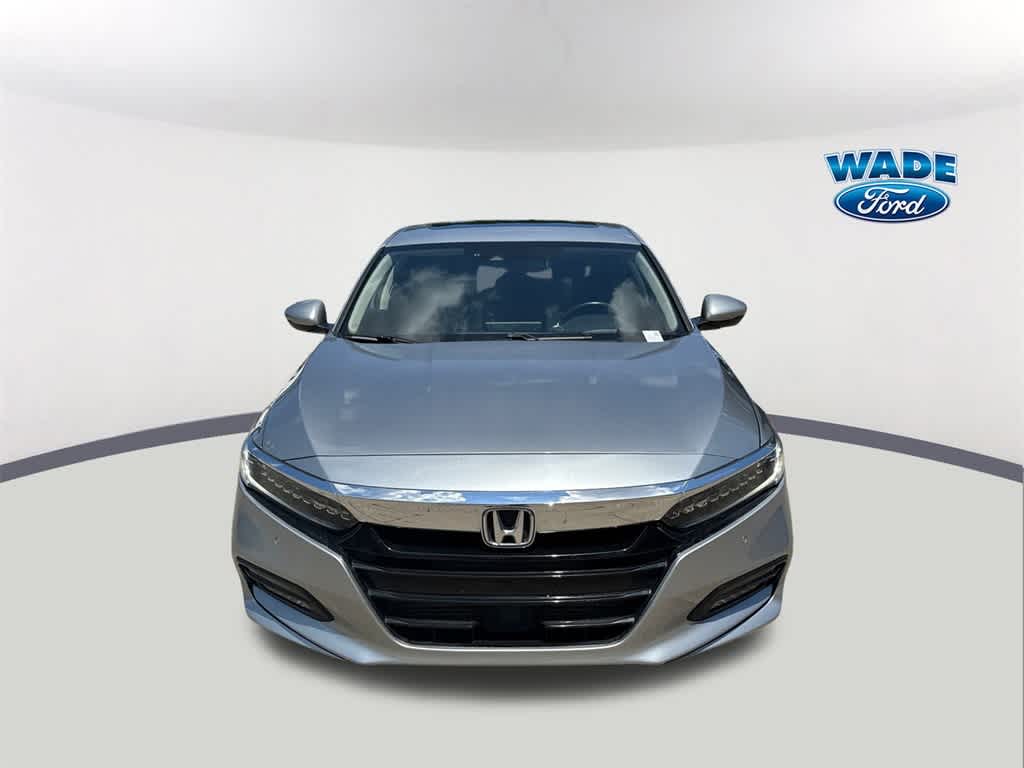 2019 Honda Accord Touring 2.0T Image 2 of 33