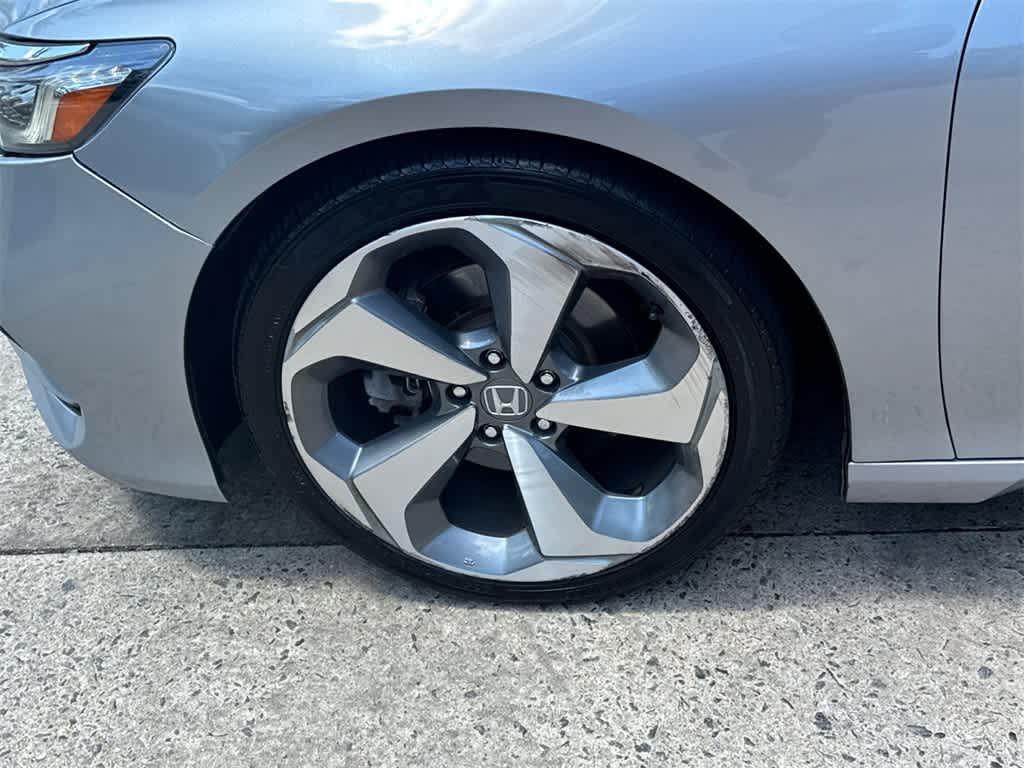 2019 Honda Accord Touring 2.0T Image 8 of 33
