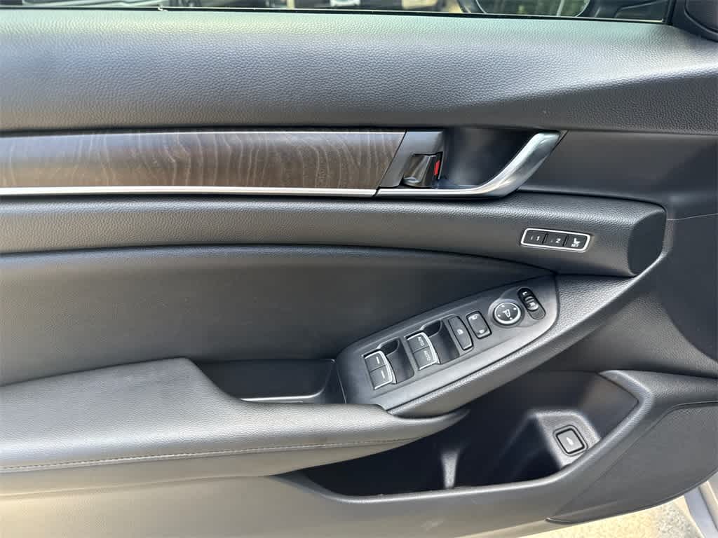 2019 Honda Accord Touring 2.0T Image 19 of 33