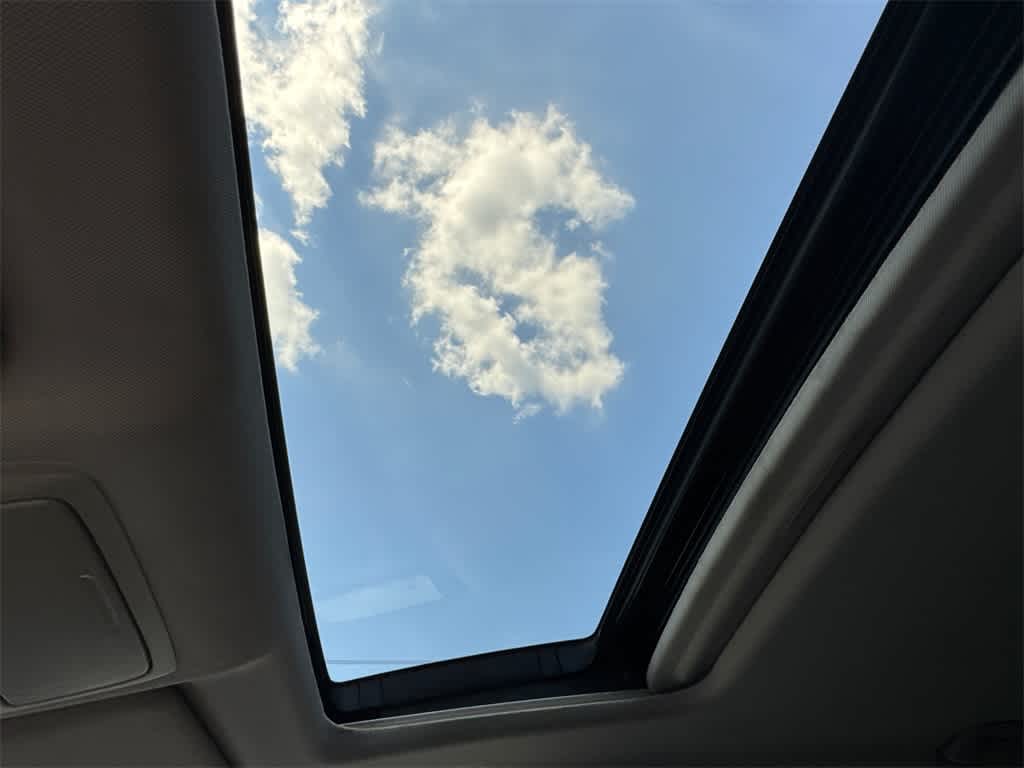 2019 Honda Accord Touring 2.0T Image 24 of 33