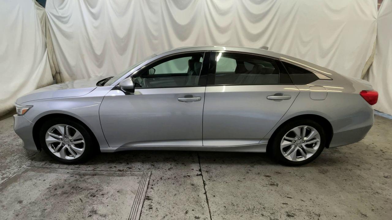 2019 Honda Accord LX 1.5T Image 8 of 23