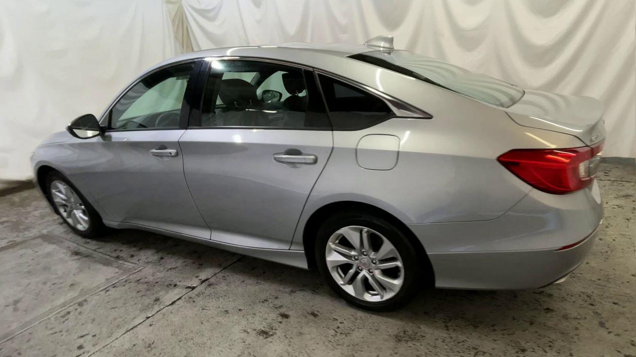 2019 Honda Accord LX 1.5T Image 7 of 23