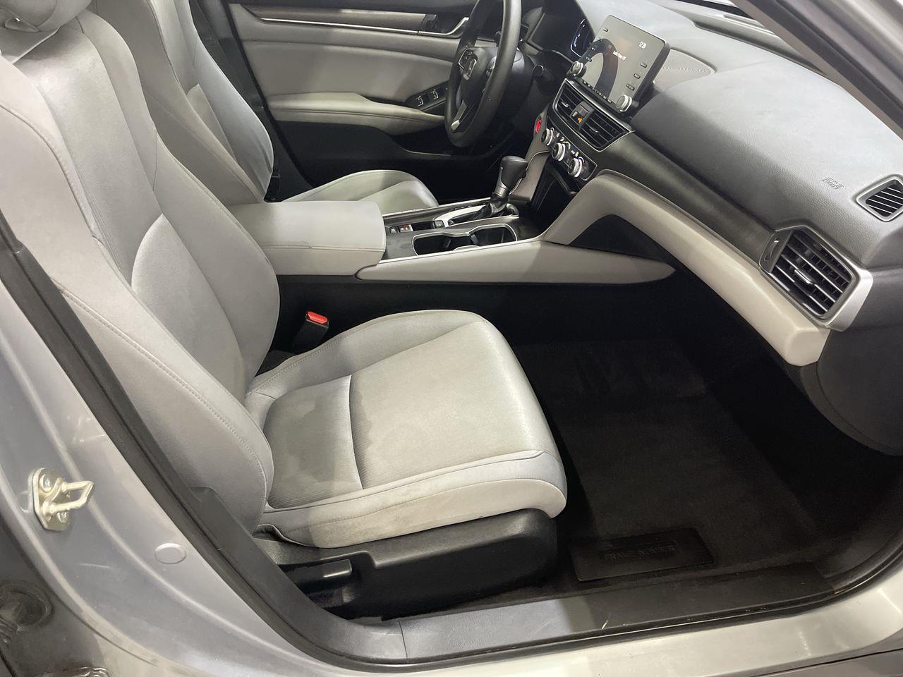 2019 Honda Accord LX 1.5T Image 13 of 23
