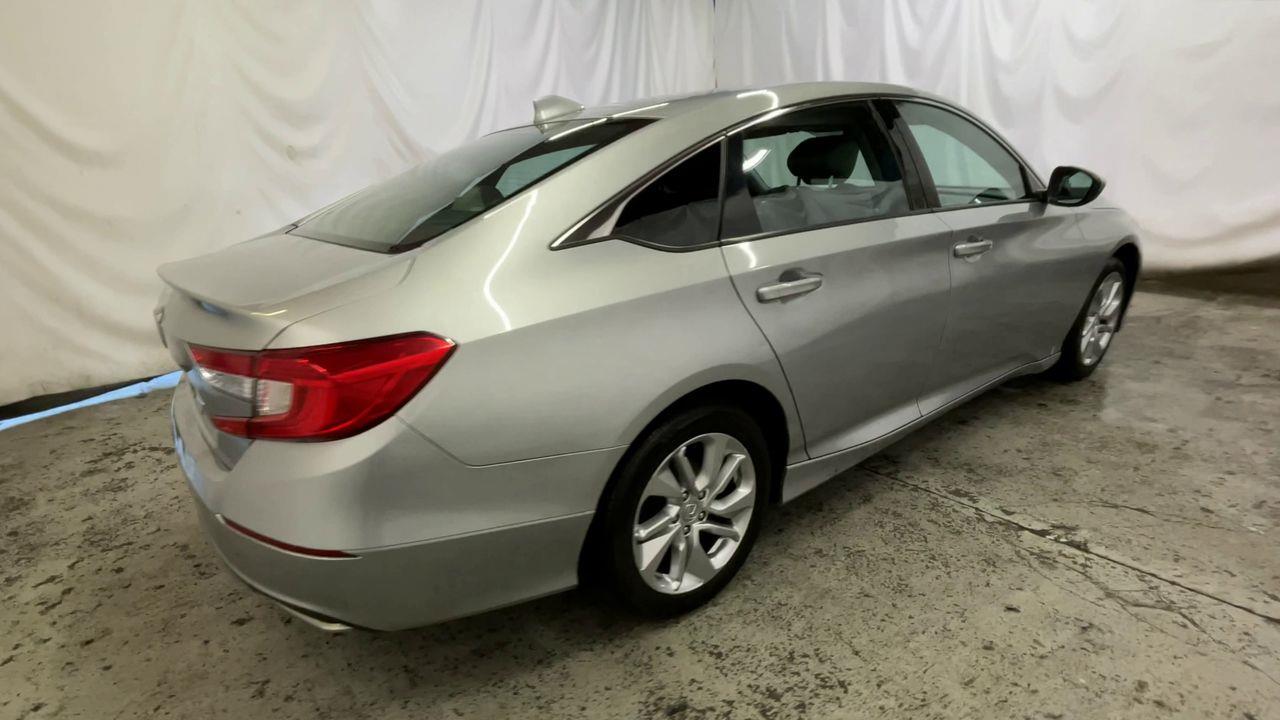 2019 Honda Accord LX 1.5T Image 6 of 23