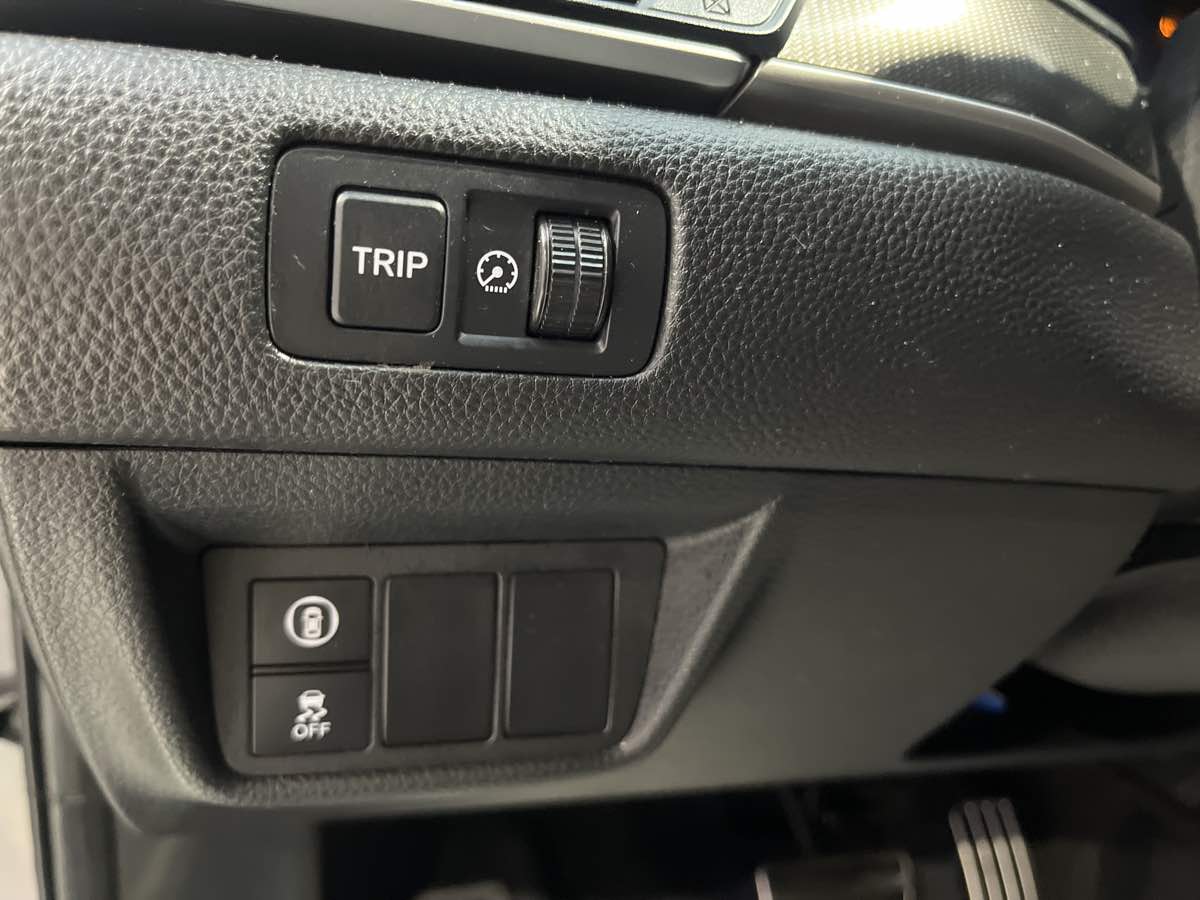 Vehicle image 16 of 33