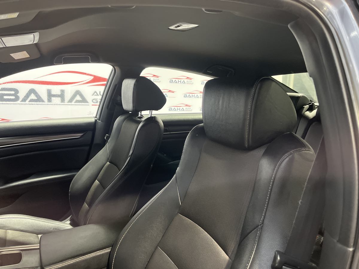 Vehicle image 24 of 33