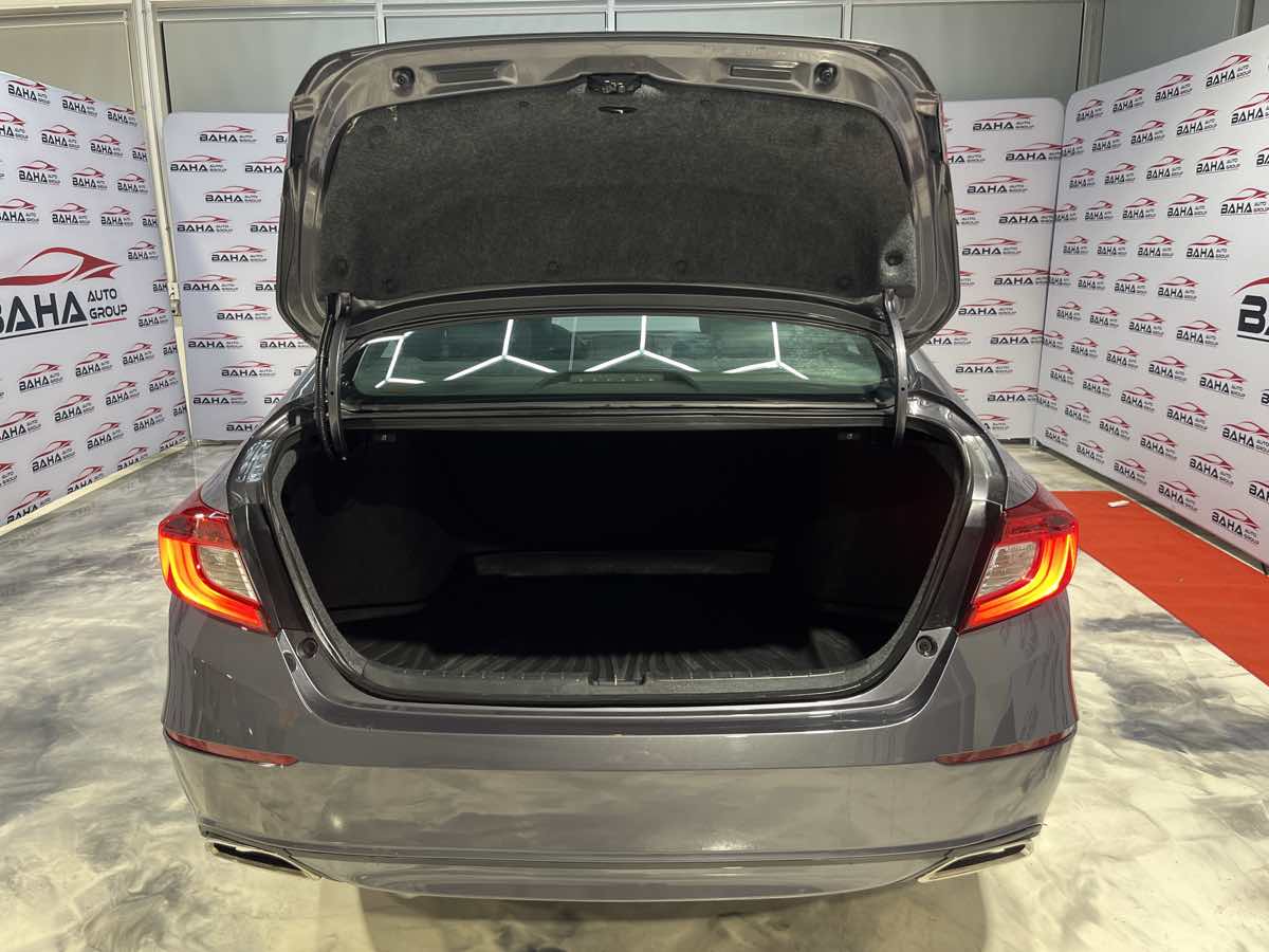 Vehicle image 29 of 33