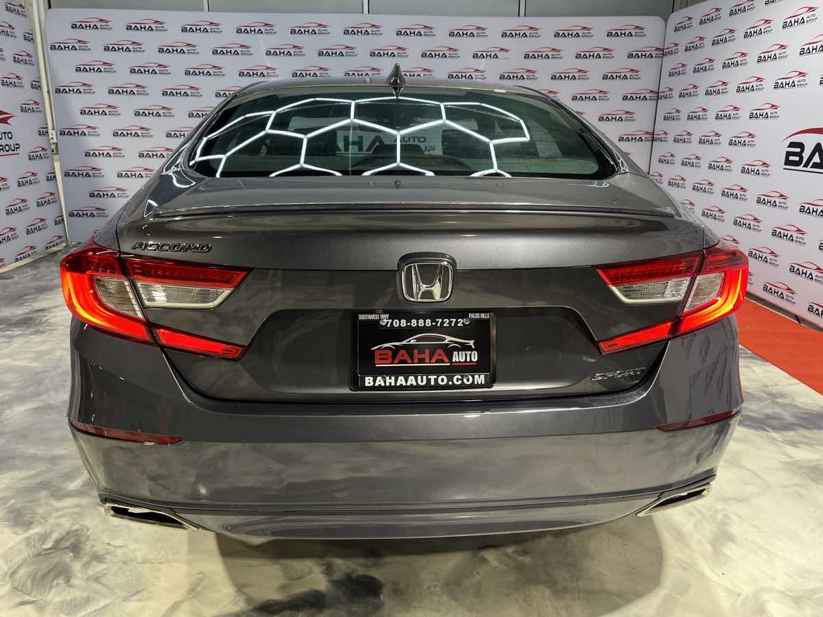 Vehicle image 9 of 33