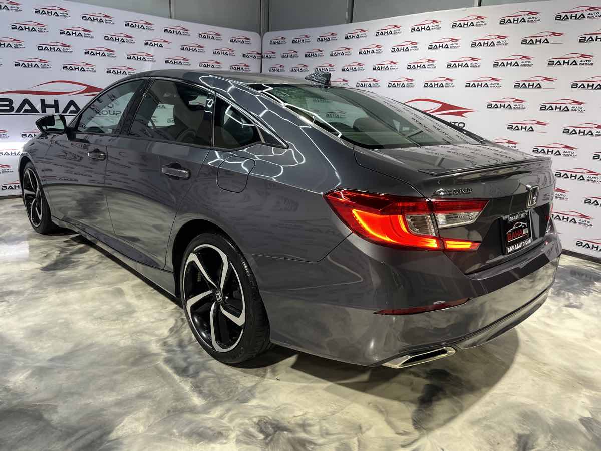 Vehicle image 8 of 33