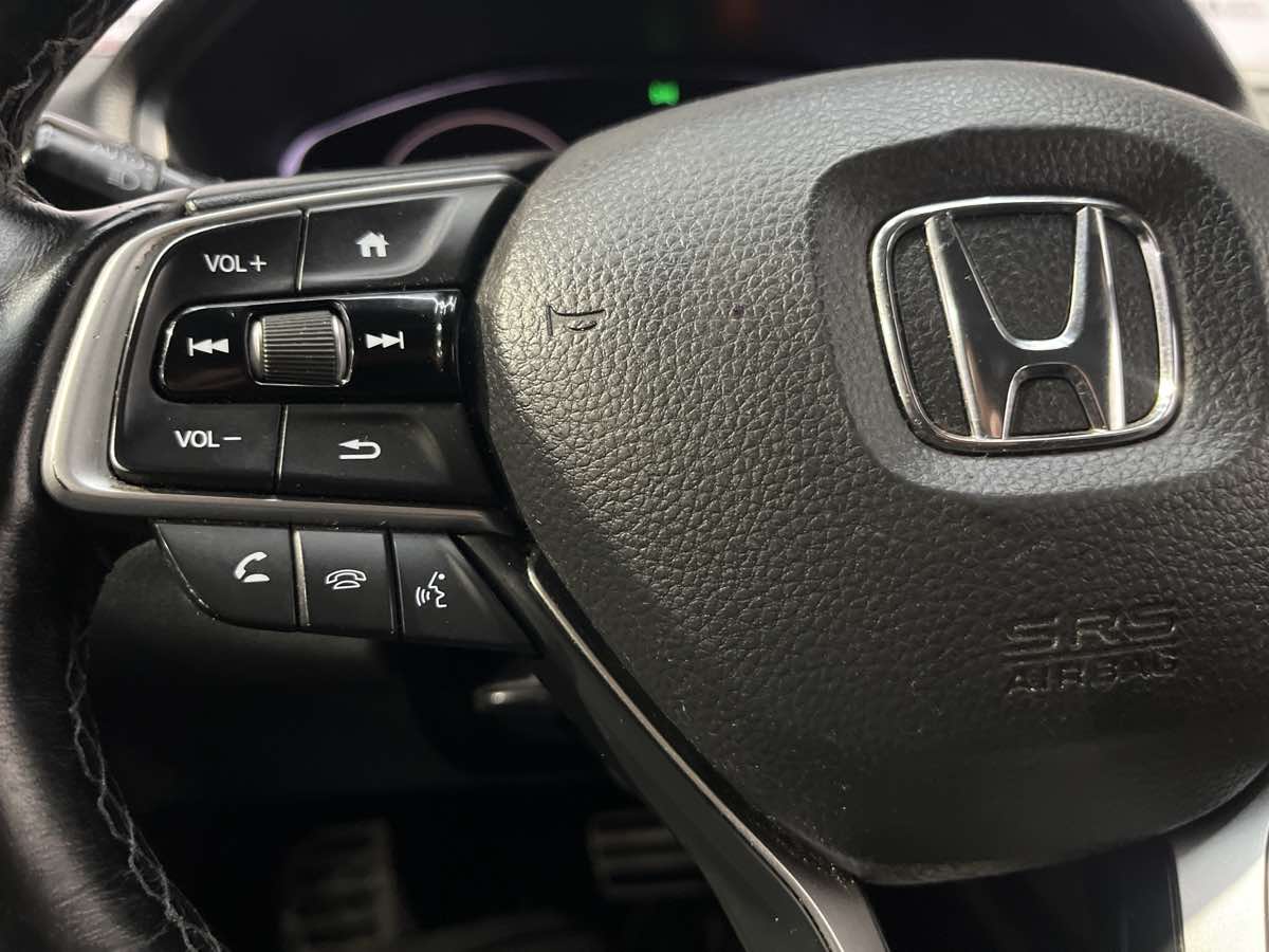 Vehicle image 15 of 33