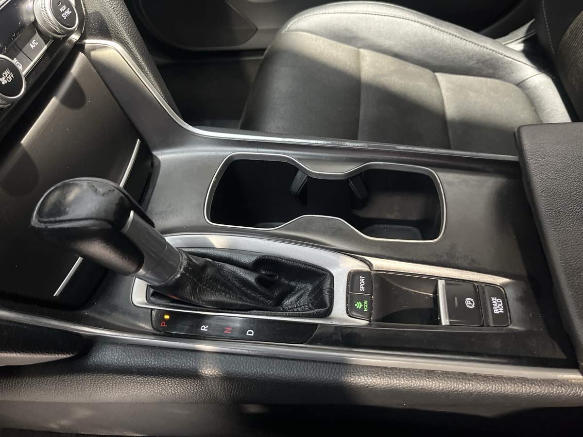 Vehicle image 20 of 33