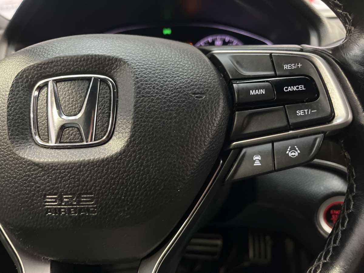 Vehicle image 14 of 33