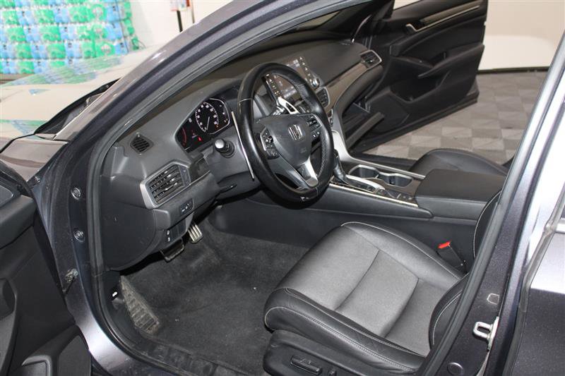 Vehicle image 20 of 51