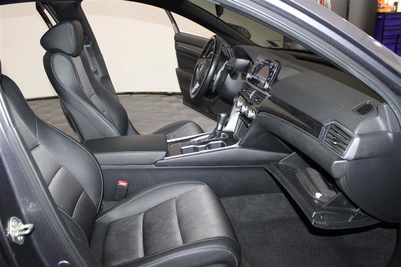 Vehicle image 33 of 51