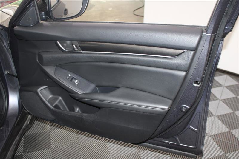 Vehicle image 31 of 51