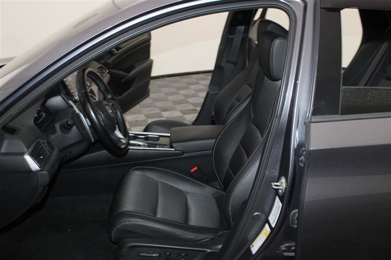 Vehicle image 21 of 51