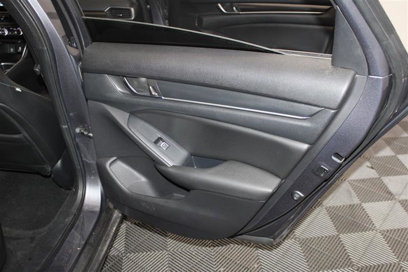 Vehicle image 27 of 51