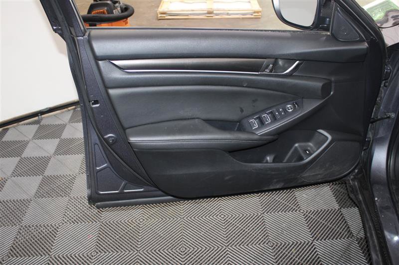 Vehicle image 17 of 51