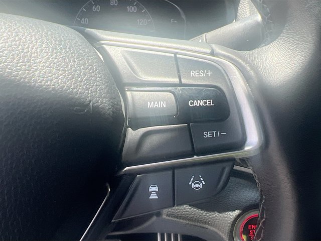 Vehicle image 28 of 33