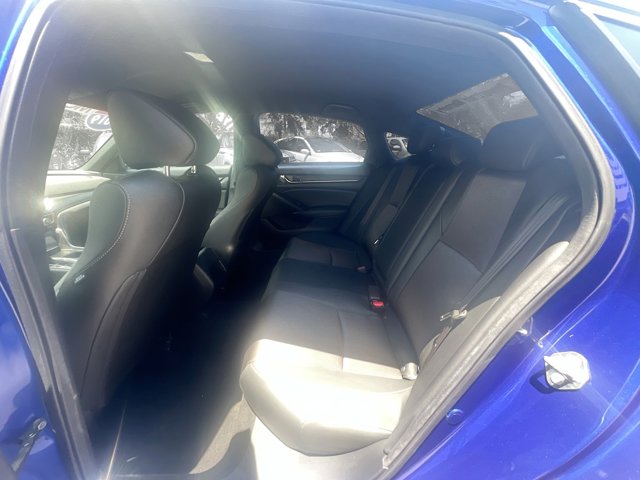 Vehicle image 27 of 33