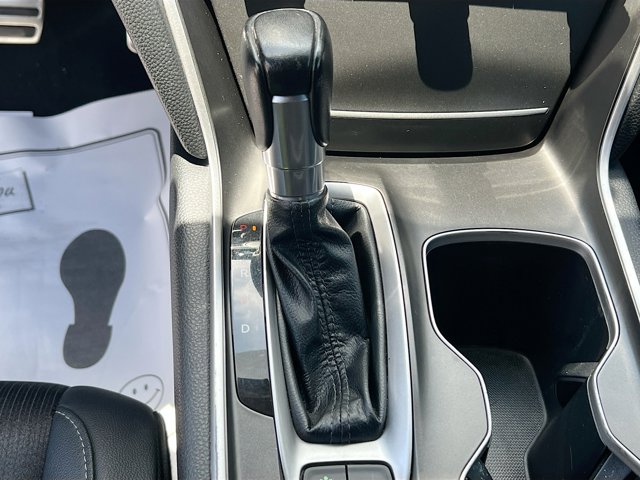 Vehicle image 21 of 33