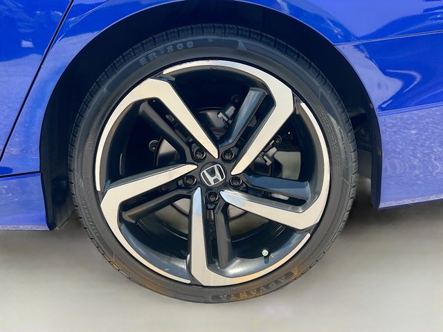 Vehicle image 9 of 33