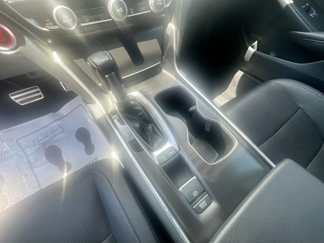 Vehicle image 20 of 33