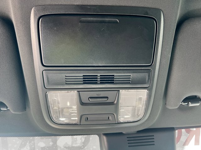 Vehicle image 23 of 33