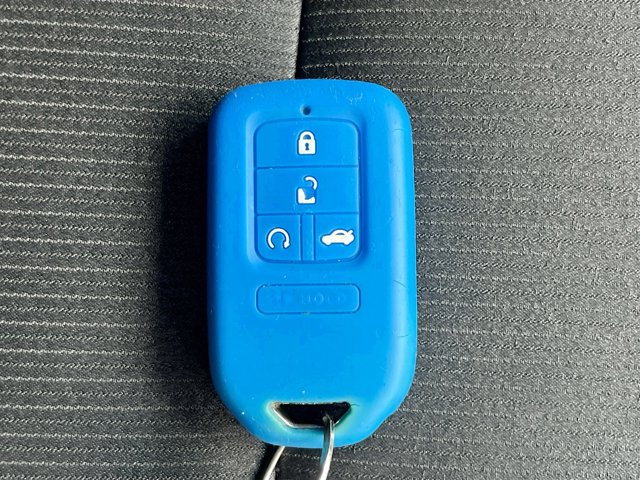 Vehicle image 24 of 33