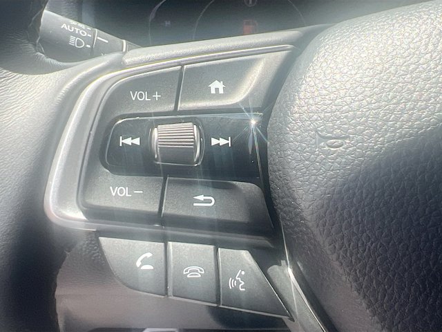 Vehicle image 25 of 33