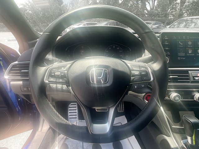Vehicle image 31 of 33