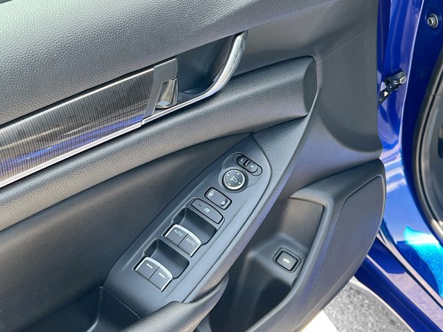 Vehicle image 22 of 33