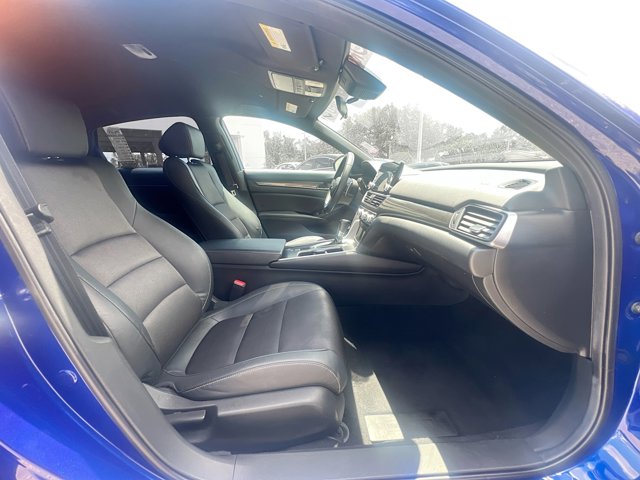 Vehicle image 13 of 33
