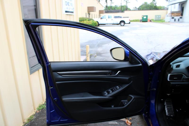 Vehicle image 17 of 24