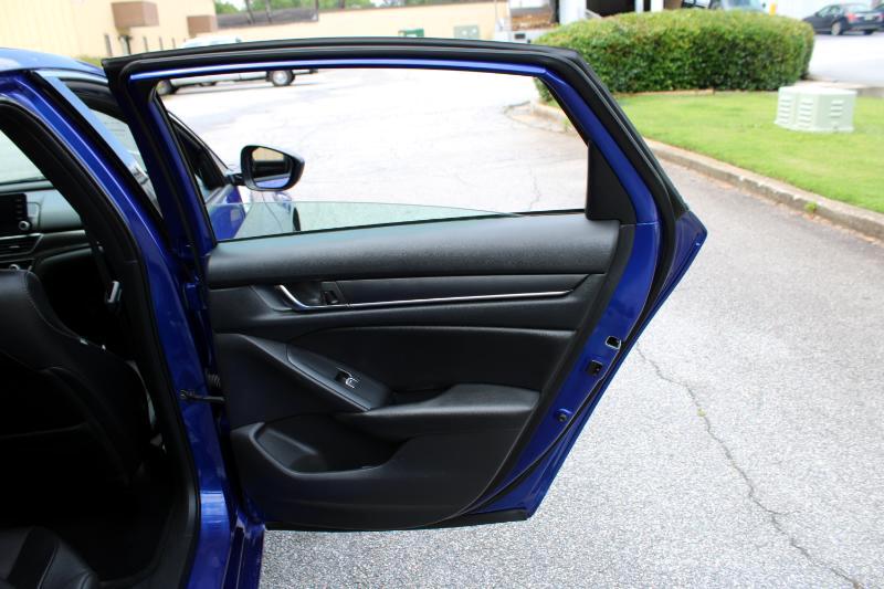 Vehicle image 19 of 24