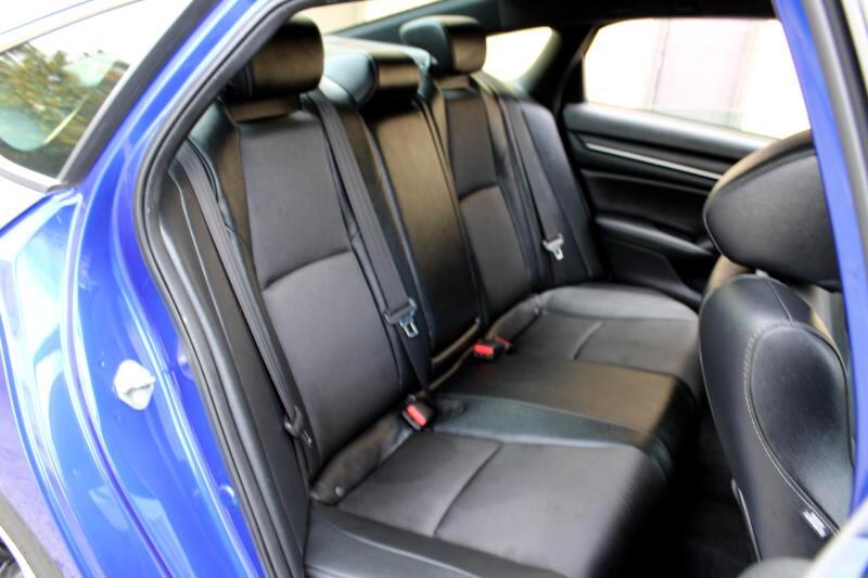Vehicle image 11 of 24