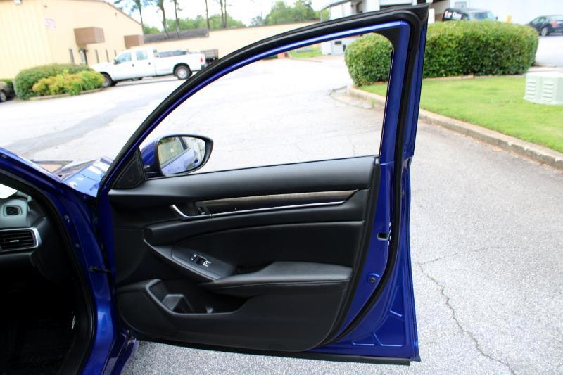 Vehicle image 20 of 24