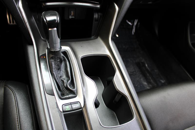 Vehicle image 21 of 24