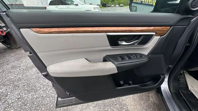 Vehicle image 28 of 49
