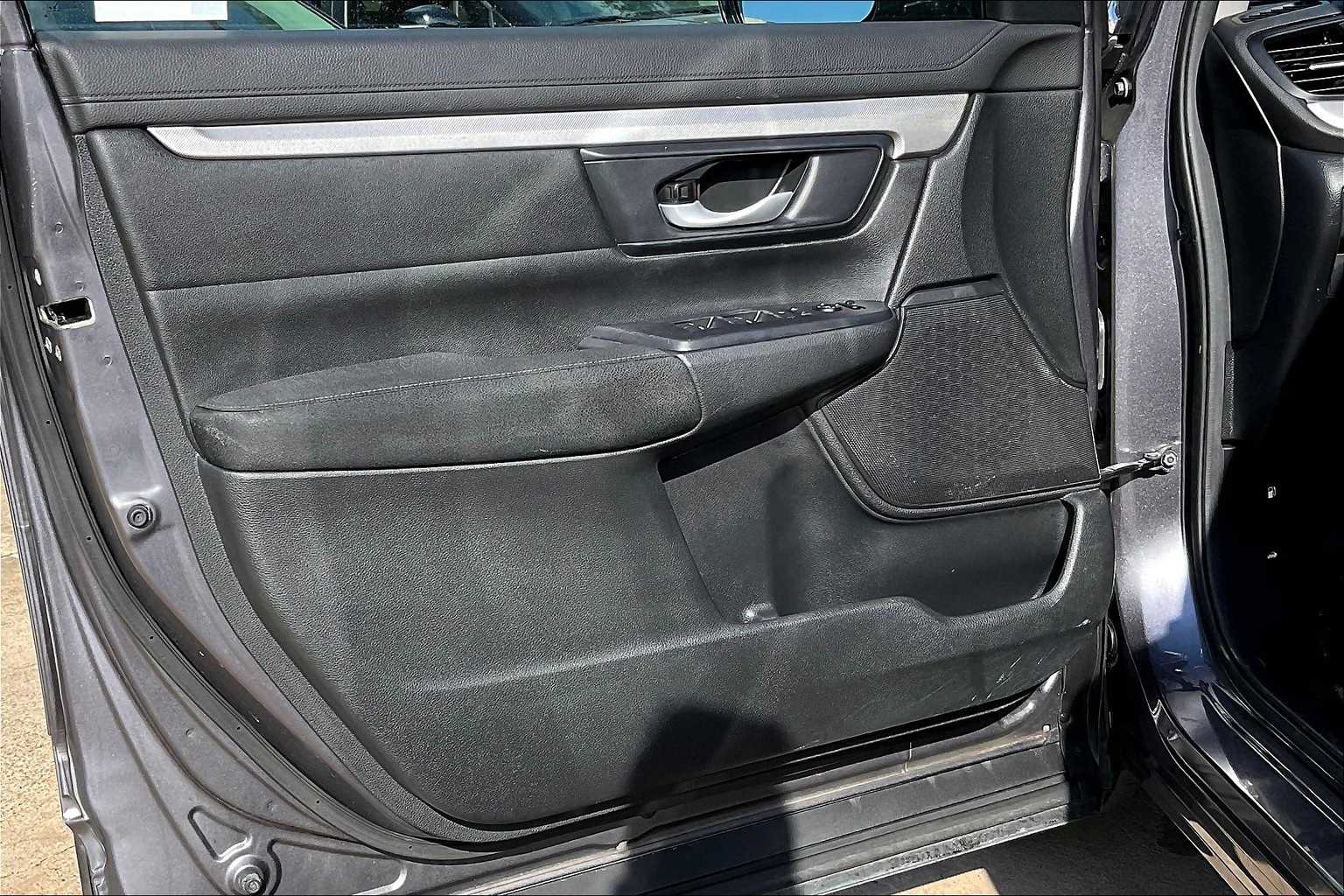 Vehicle image 25 of 31