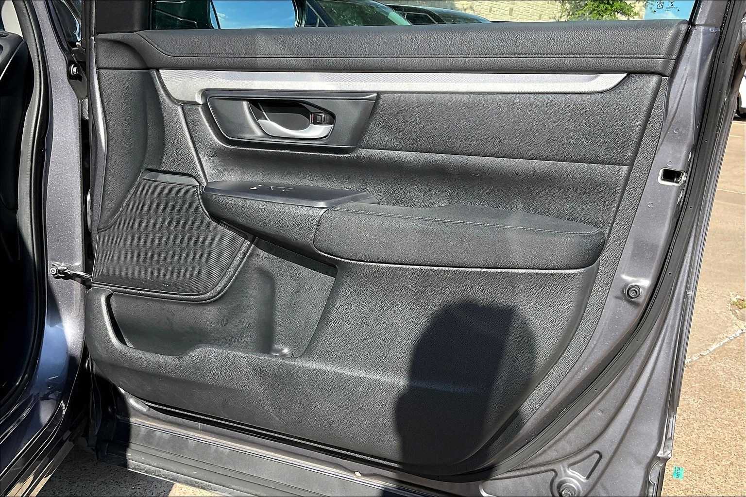 Vehicle image 2 of 31