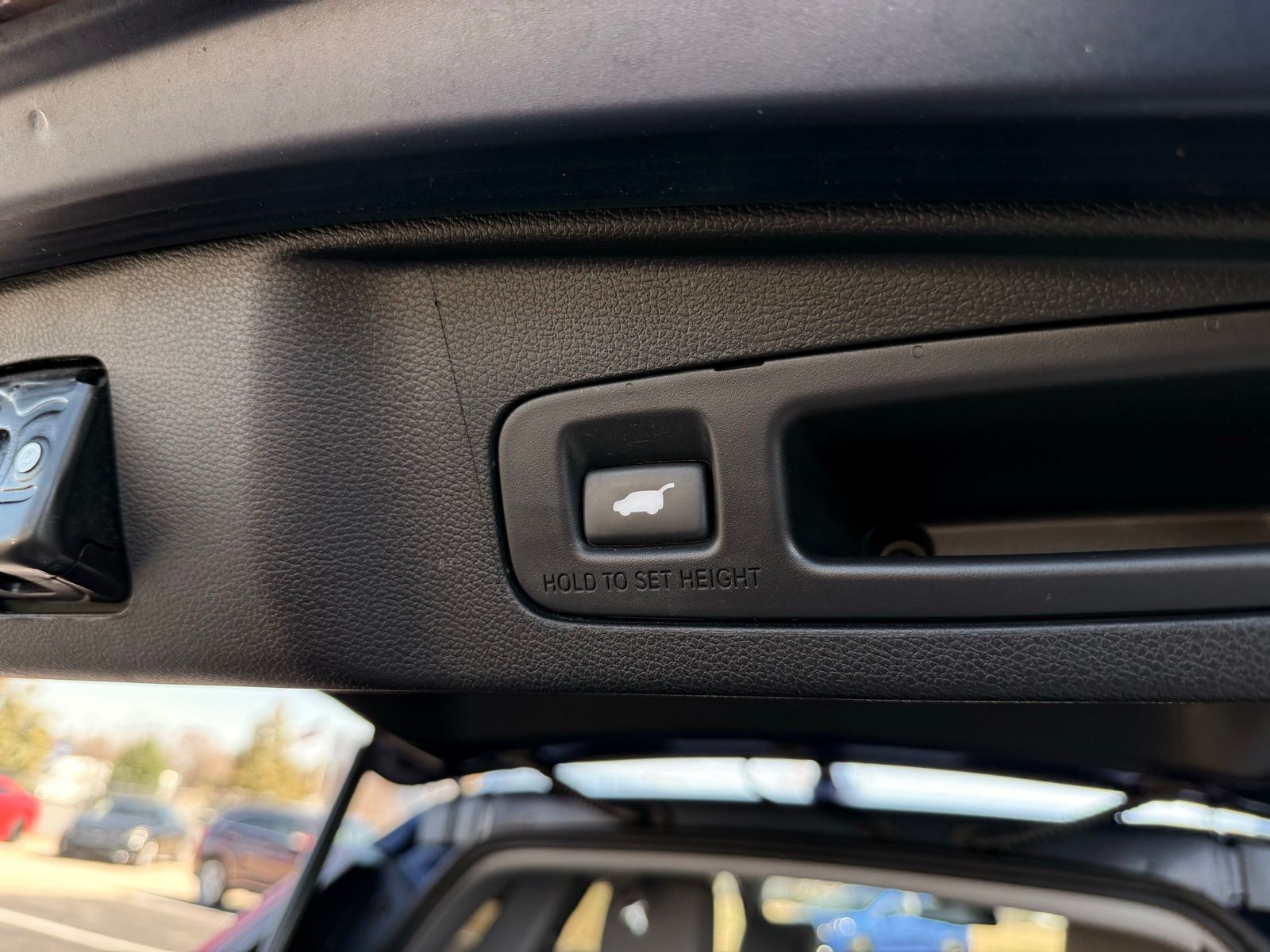 Vehicle image 38 of 40
