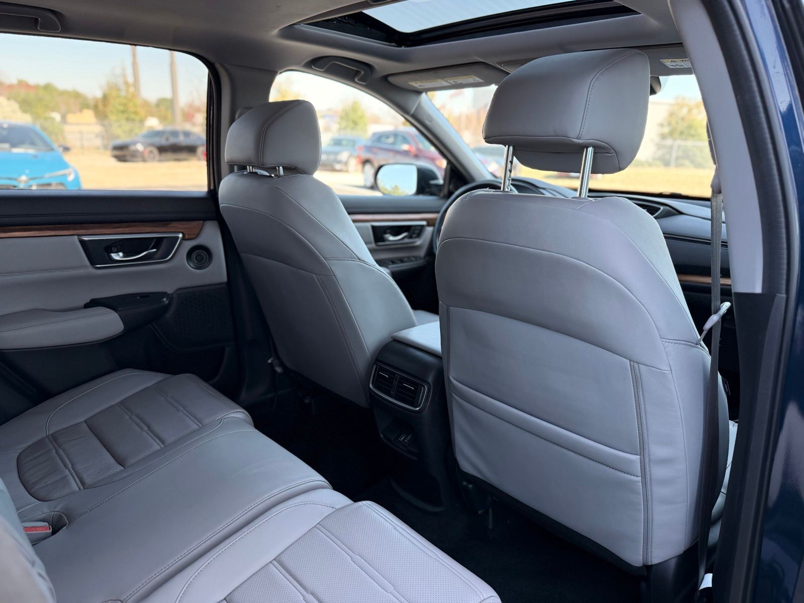 Vehicle image 19 of 40