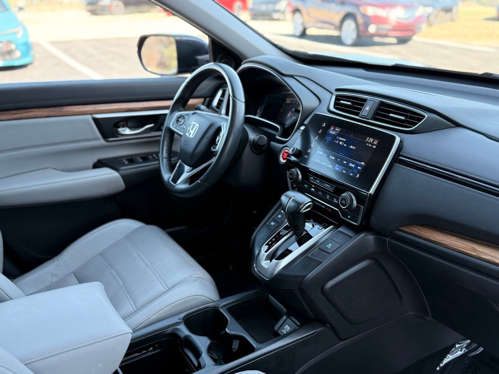Vehicle image 21 of 40
