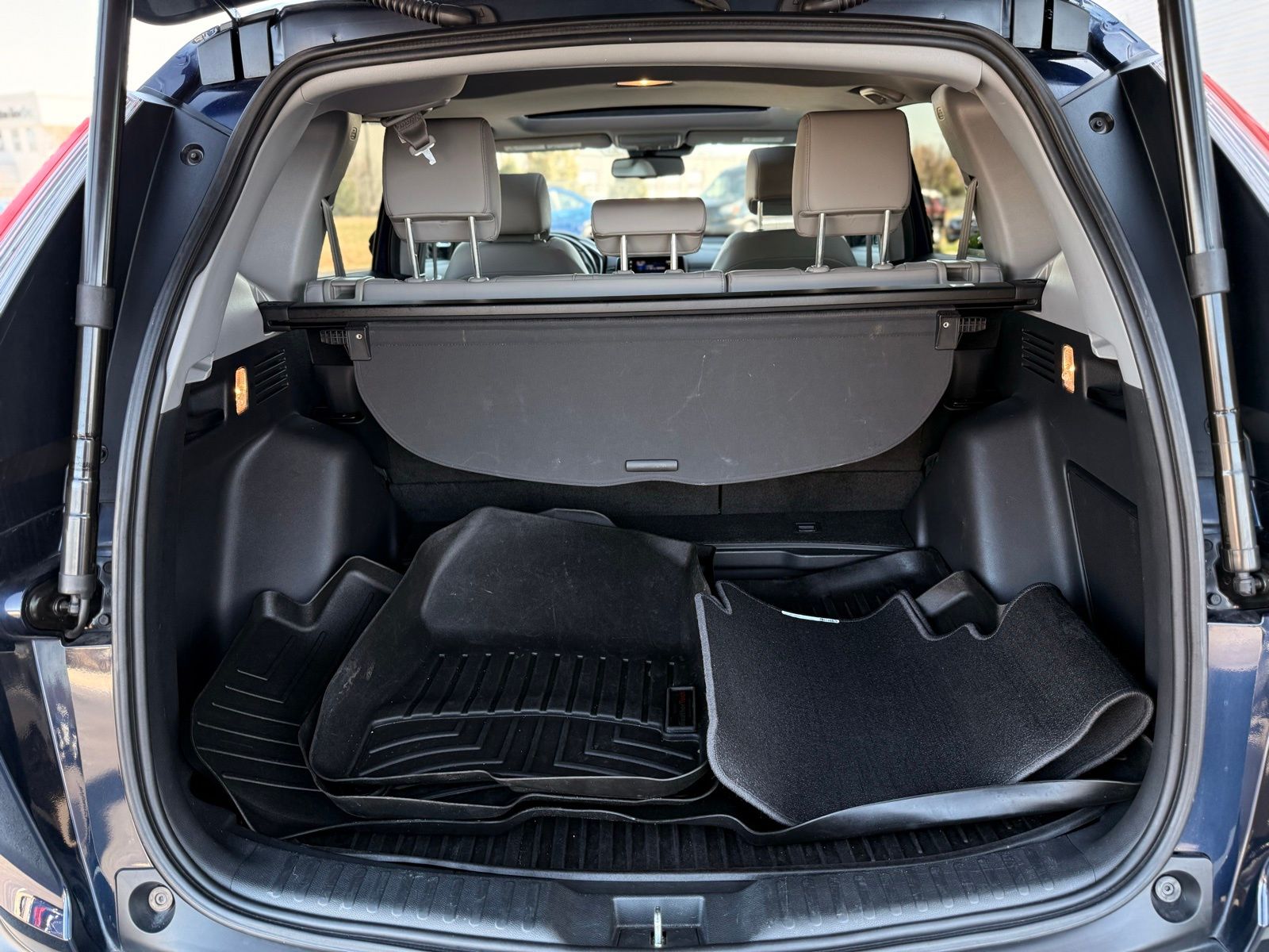 Vehicle image 37 of 40