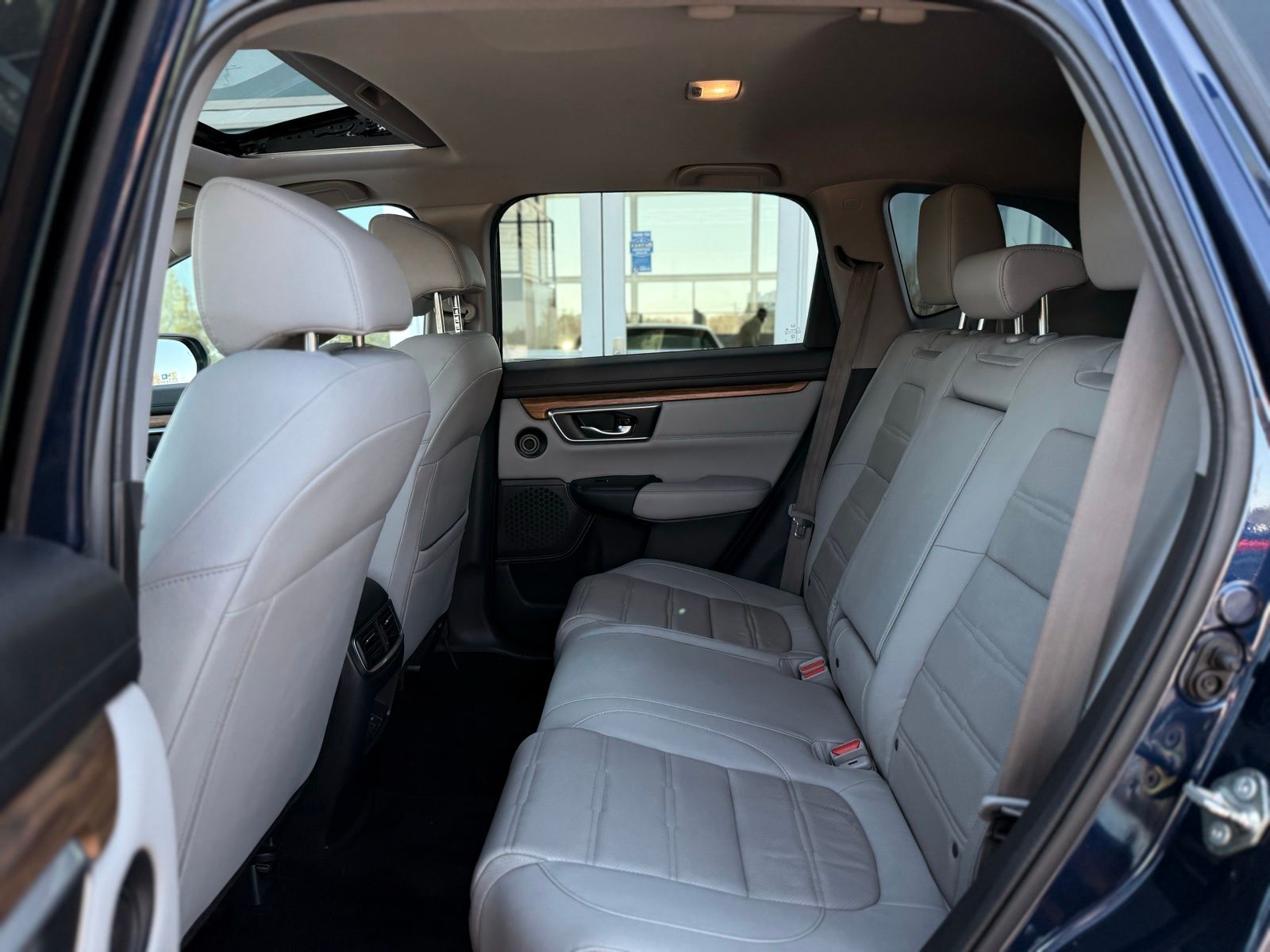 Vehicle image 17 of 40