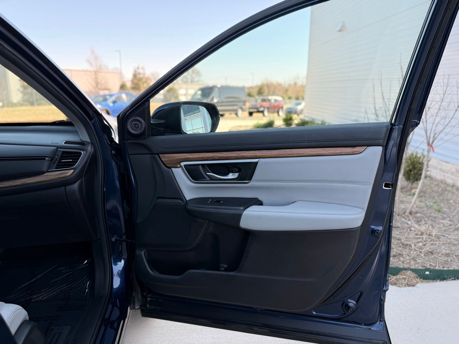 Vehicle image 20 of 40